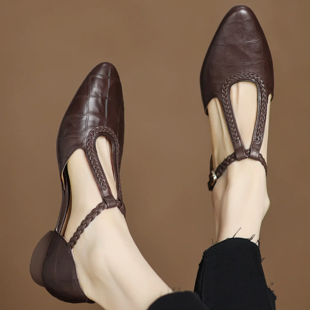 Małgorzata – Klasyczne skórzane buty T-strap z plecionym detalem