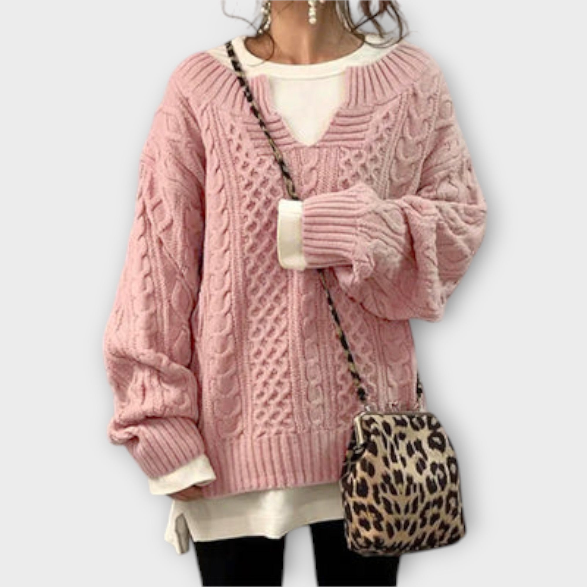 Lili – oversize sweter dzianinowy z warkoczowym splotem