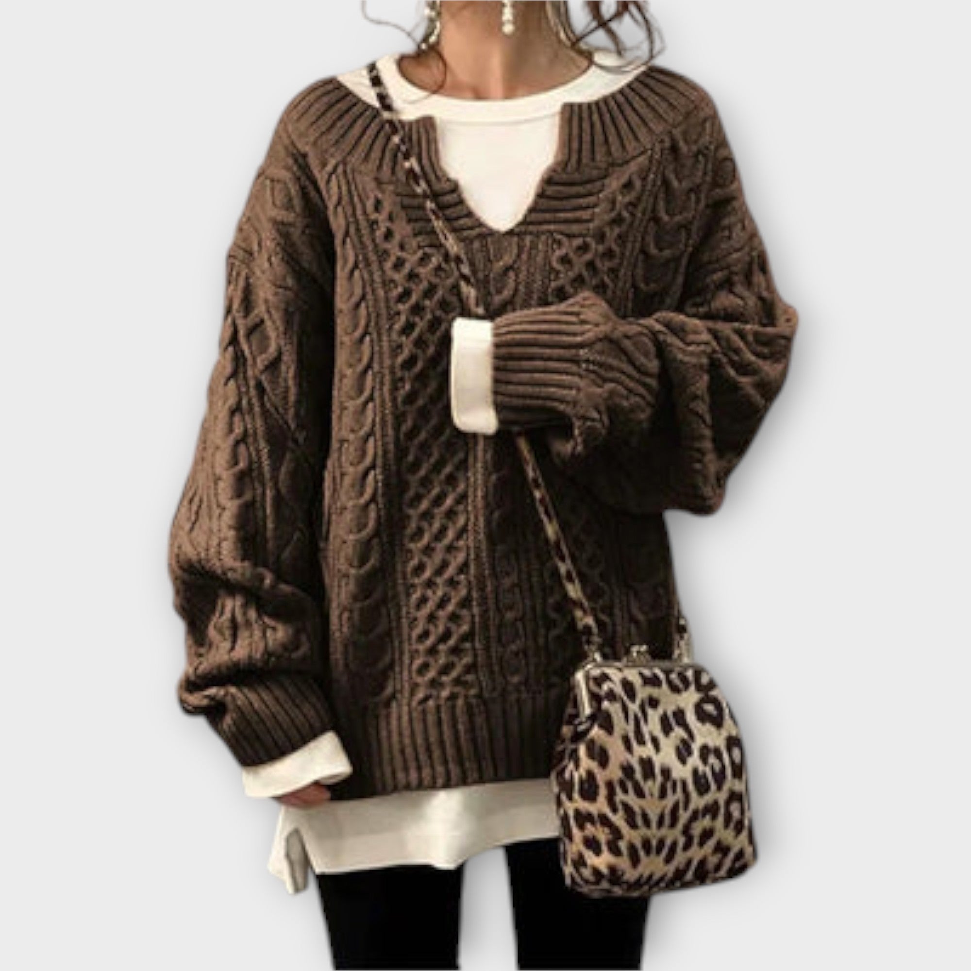 Lili – oversize sweter dzianinowy z warkoczowym splotem