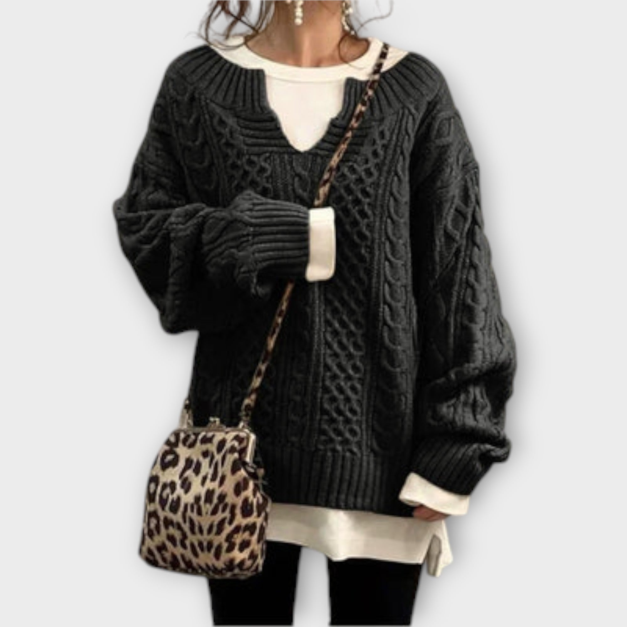 Lili – oversize sweter dzianinowy z warkoczowym splotem