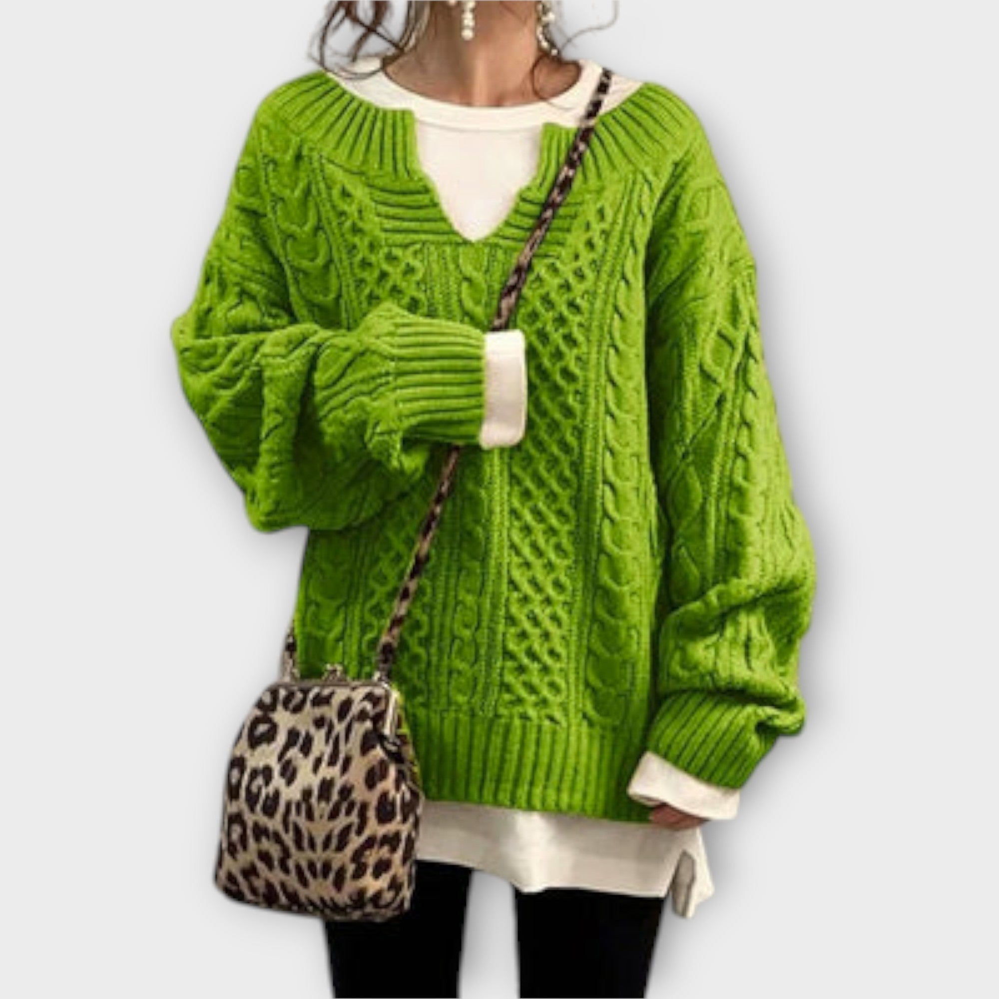 Lili – oversize sweter dzianinowy z warkoczowym splotem