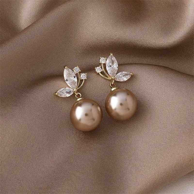 Exotic Earrings with Pearls and Golden Crystals