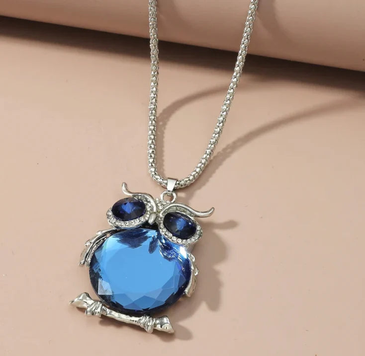 Necklace with Owl Pendant in Moonstone