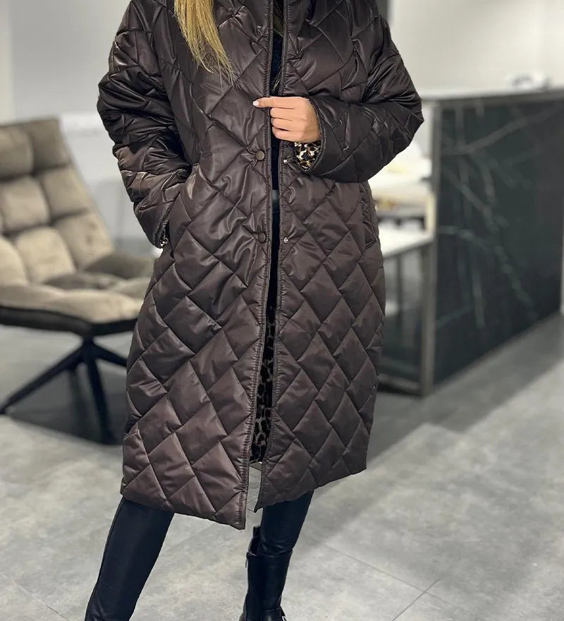 Izabela  – Pikowany Płaszcz o Średniej Długości z Lwią Podszewką